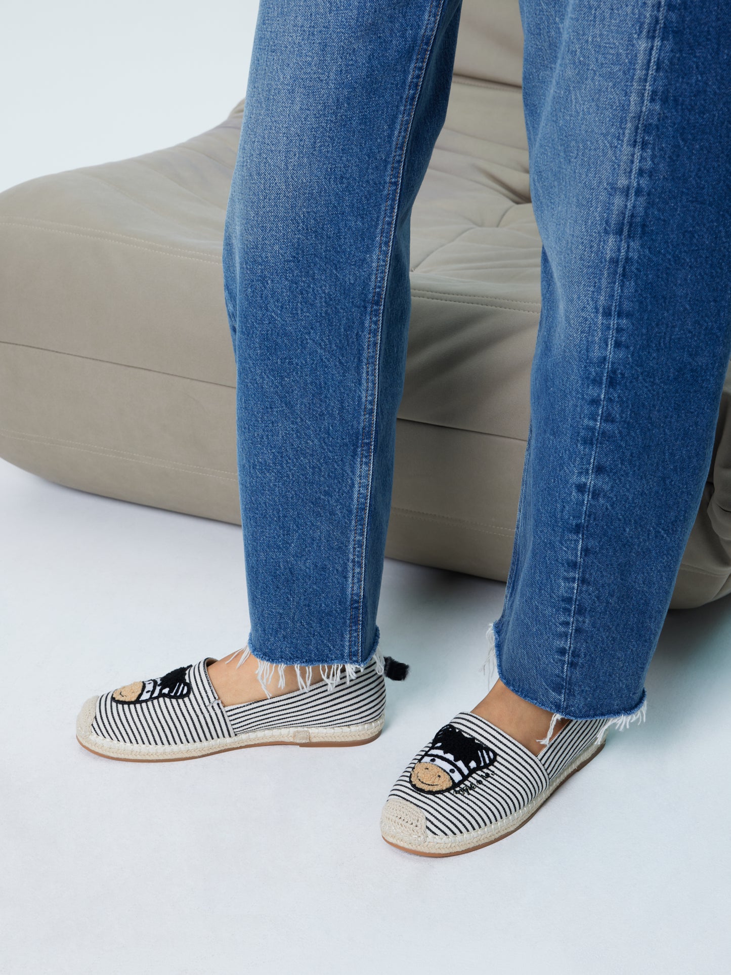 PAZZION, Larisse Horse Motif Espadrilles, Black