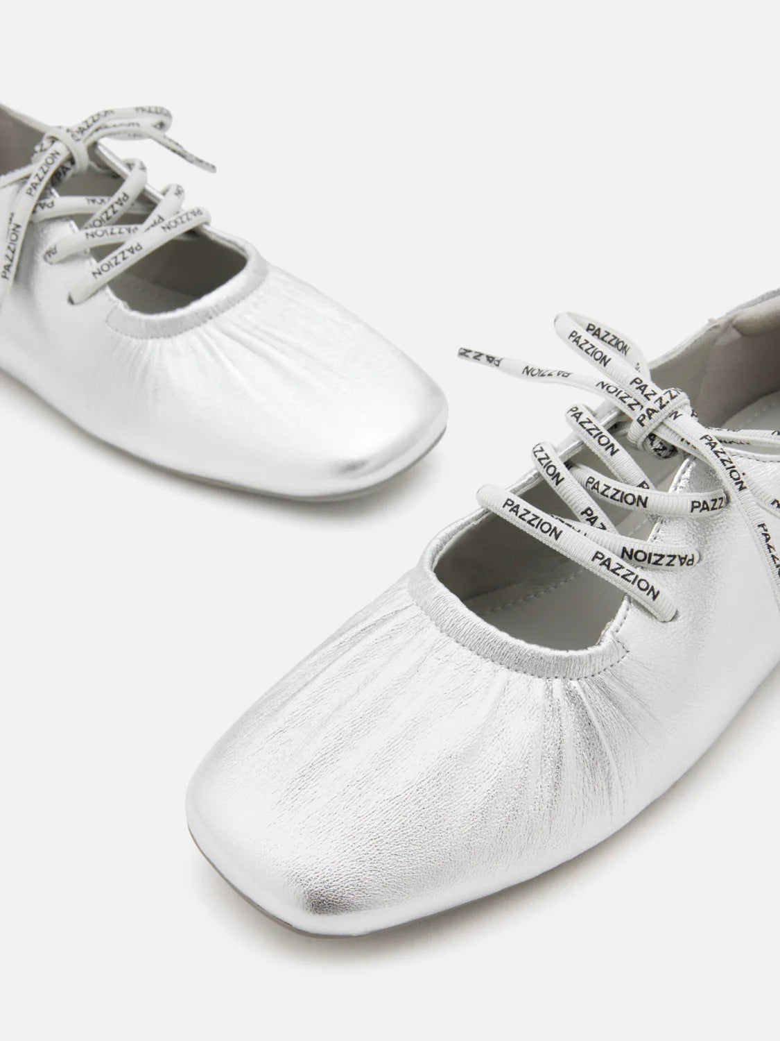 Pernille 金屬色系帶平底鞋