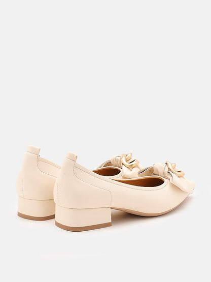 PAZZION, Rue Pointed Bow Wrapped Gold Link Heel, White