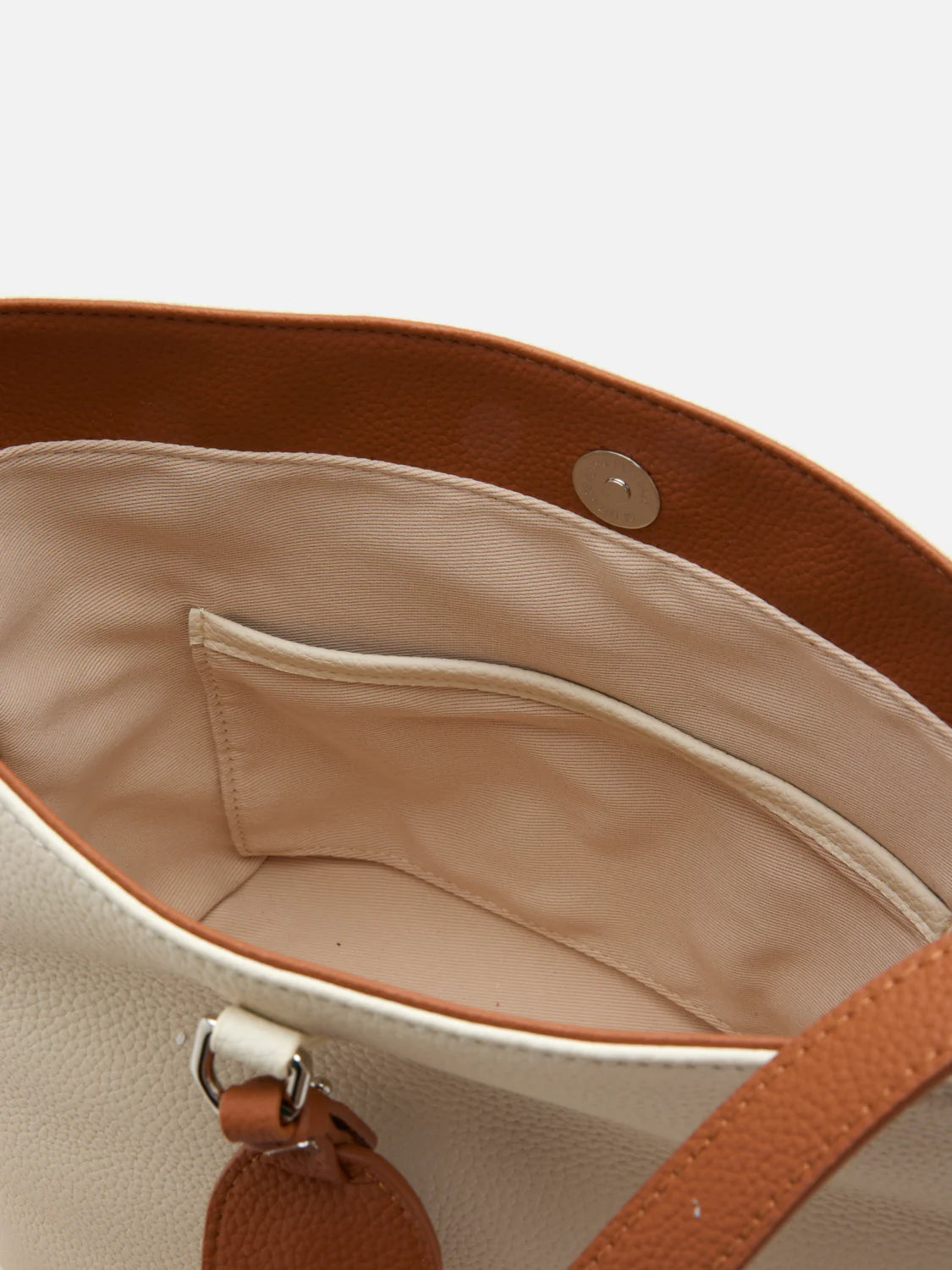 Tate 扣飾牛皮手袋