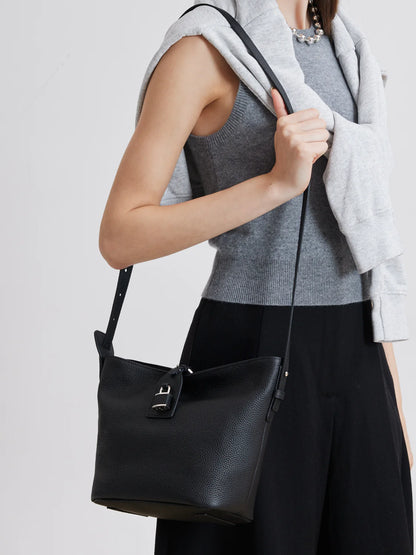 Tate 扣飾牛皮手袋